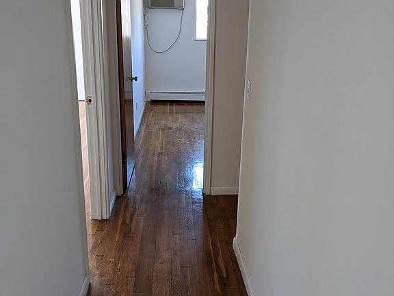 5th image of 1041 Delta Ave