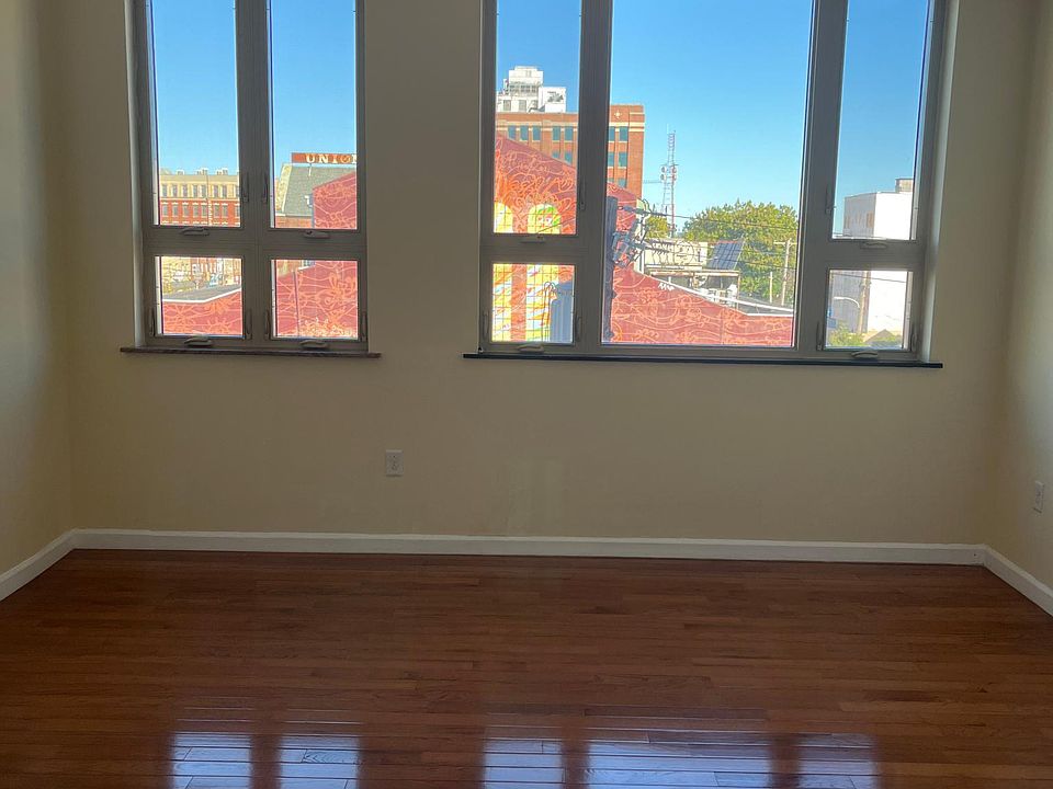 2nd image of 1100 Spring Garden St APT 2C