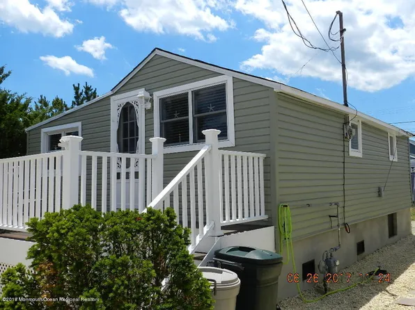 30A 1st Ln, Seaside Park, NJ 08752