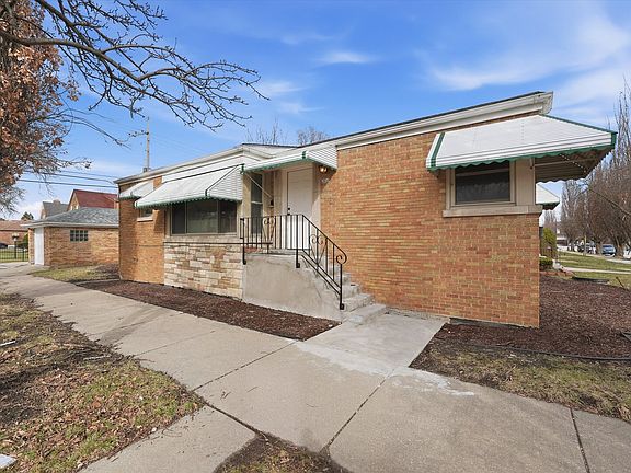 2nd image of 2658 W 83rd St