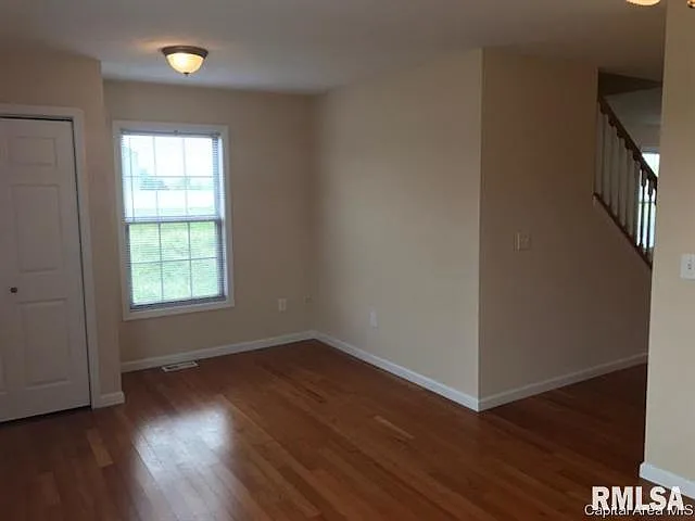 3 bed, 2.5 bath, 1500 sqft, $1,600 — Photo 3