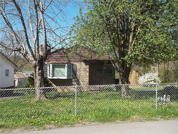 2nd image of 125 Circle Dr