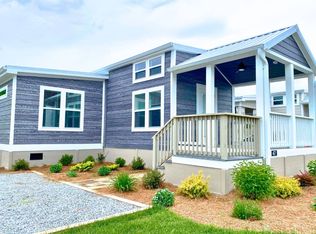 47 Skipping Stone Ln, Flat Rock, NC 28731