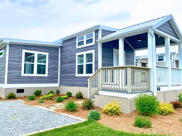 47 Skipping Stone Ln, Flat Rock, NC 28731