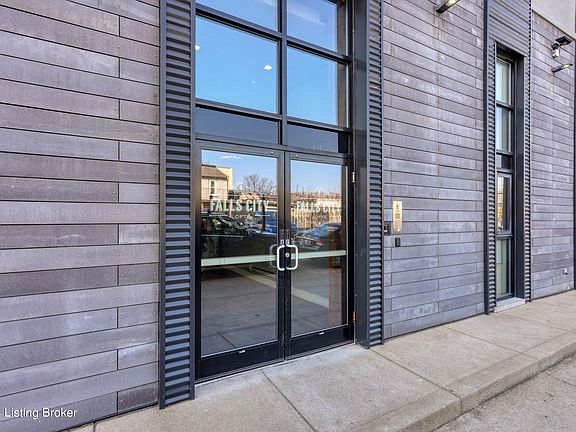 4th image of 415 E Market St Unit 204