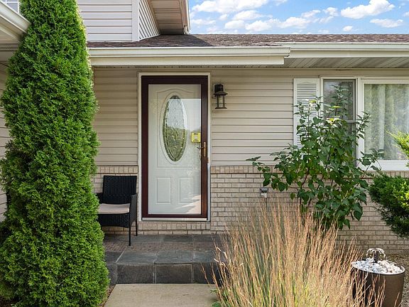 5th image of 7691 Murrelet St