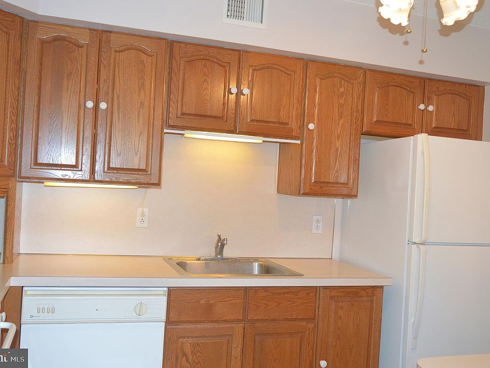1st image of 4700 Linden Knoll Dr APT 411