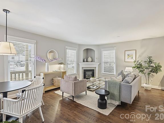 5th image of 2804 Whiting Ave