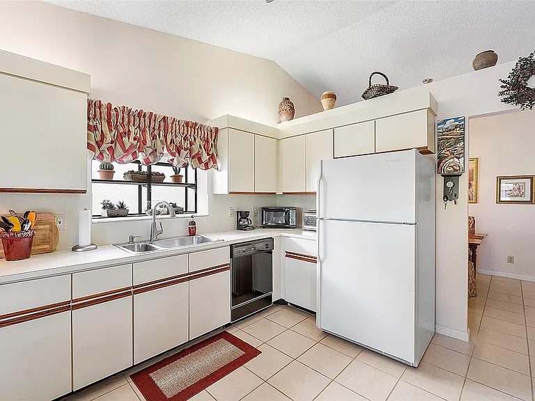 31 Columbia Ct — Photo 13