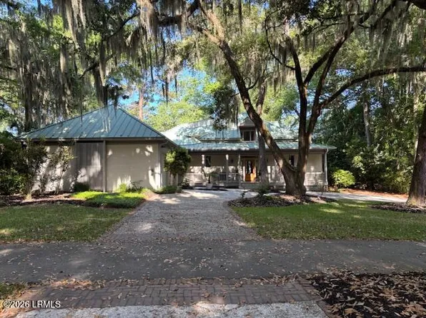 614 Island Cir E, Saint Helena Island, SC 29920