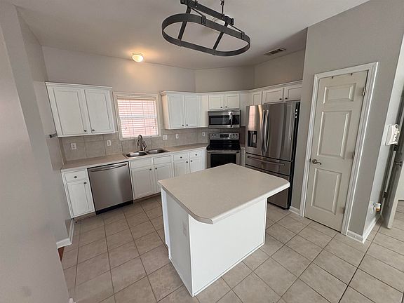 3rd image of 10448 Sunnybrook Cir