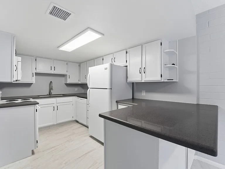 1734 W Tuckey Ln #16 — Photo 9