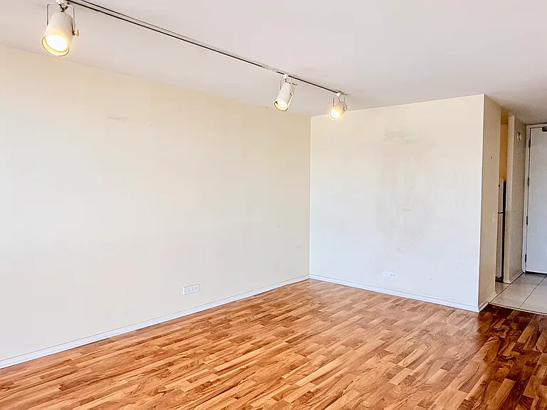 4343 N Clarendon Ave #1211 — Photo 6
