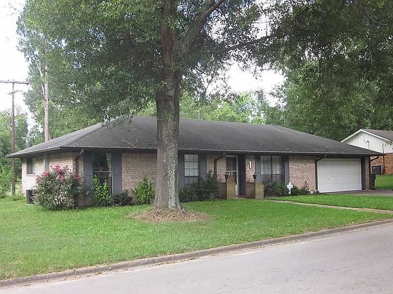 1st image of 403 Willow Oak St