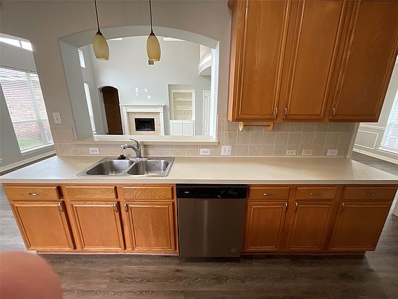 5th image of 1055 Heathrow Dr
