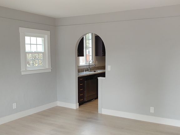 4th image of 1051 Boranda Ave #1
