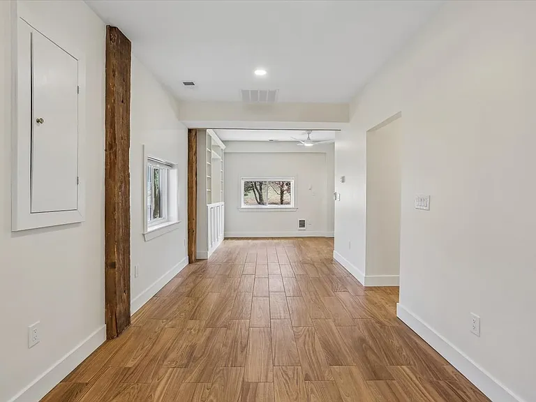24875 Old Hundred Rd — Photo 20