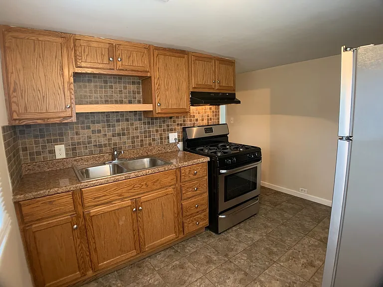 2554 Little St — Photo 4