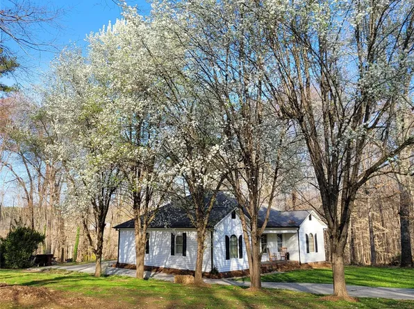 233 Willow Creek Dr, Stanfield, NC 28163