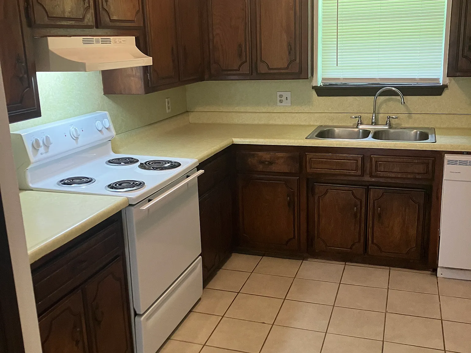3 bed, 1.5 bath, 1050 sqft, $1,200 — Photo 4