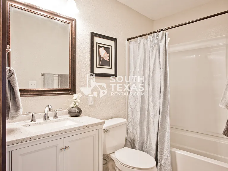 301-309 Westwood Dr — Photo 4