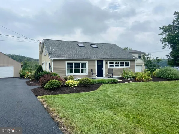 1072 Snyder Rd, Perkiomenville, PA 18074