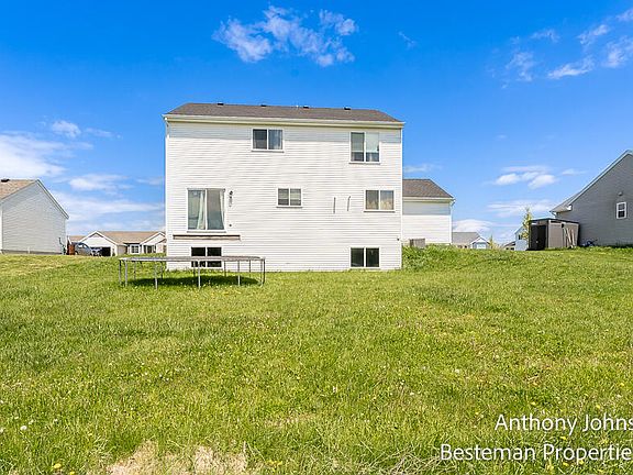 4th image of 250 Warbler Dr