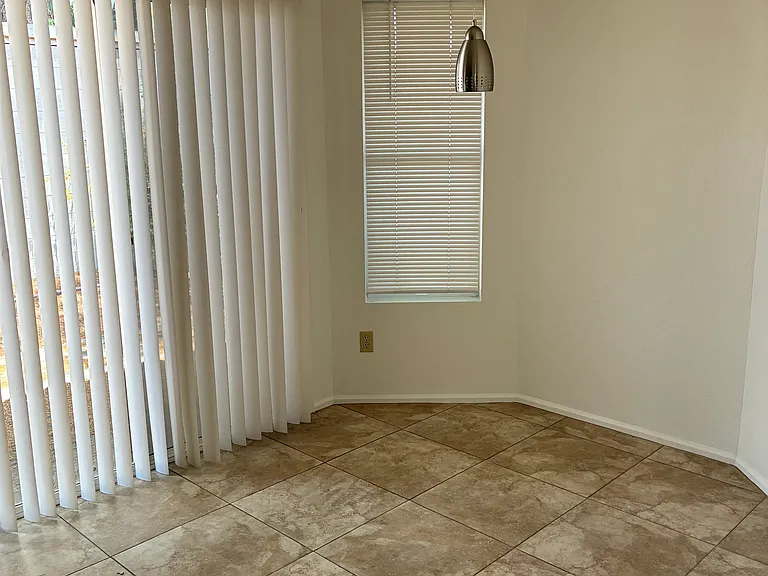 1425 N San Joaquin Dr — Photo 4