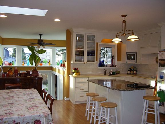 Open kitchen with dining