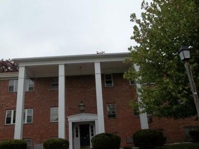 190 Regency Park Dr, Agawam, MA, 01001