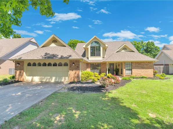 3370 N Southridge Dr, Fayetteville, AR 72703