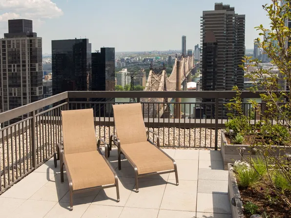 300 East 59th Street image 10 of 12