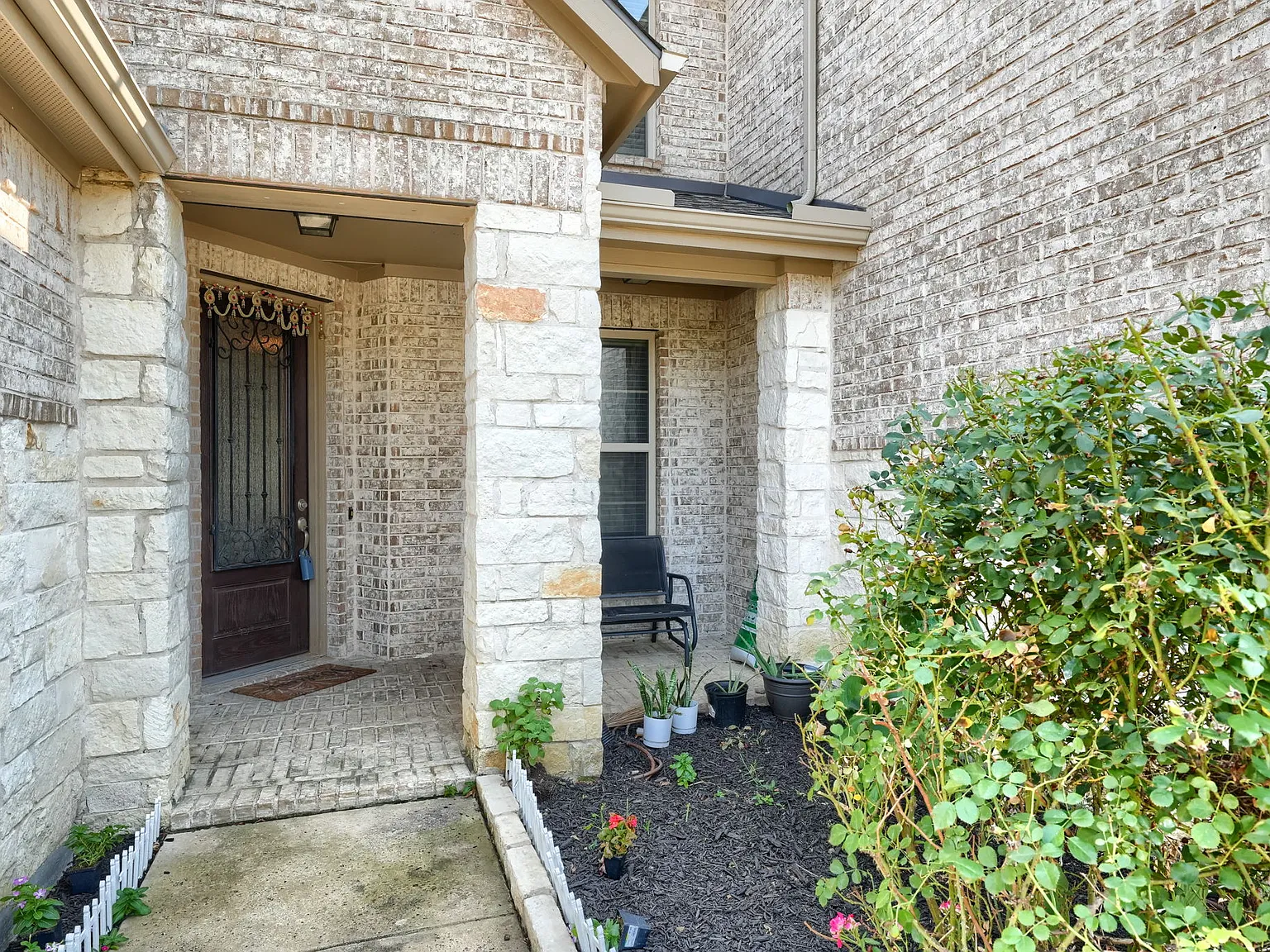 4 bed, 3.5 bath, 3576 sqft, $3,800 — Photo 3