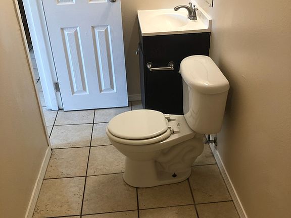 3rd image of 1000 Sellers Dr NE APT 10