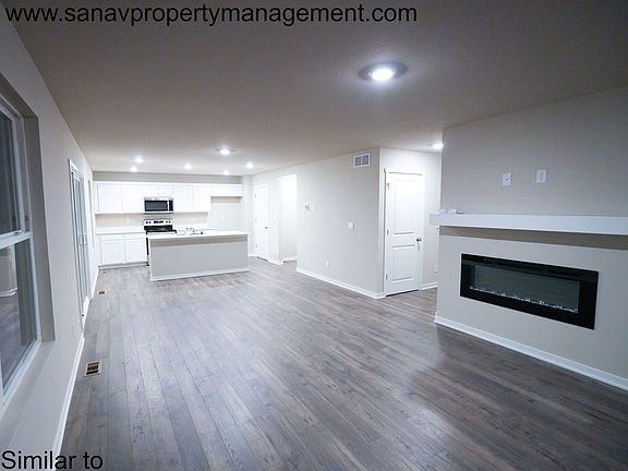 5th image of 2425 SE Fox Valley Dr