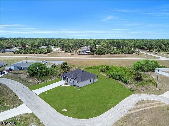 2nd image of 7039 Berwick Cir