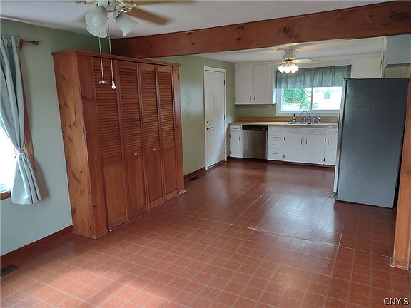 3rd image of 205 Lynnhaven Dr