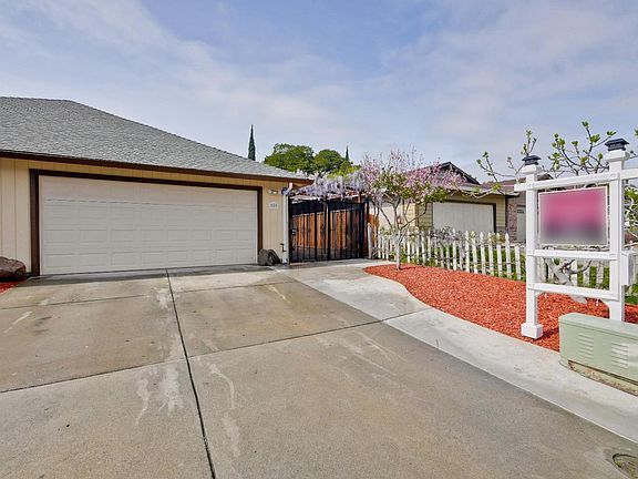 3rd image of 589 Easton Dr