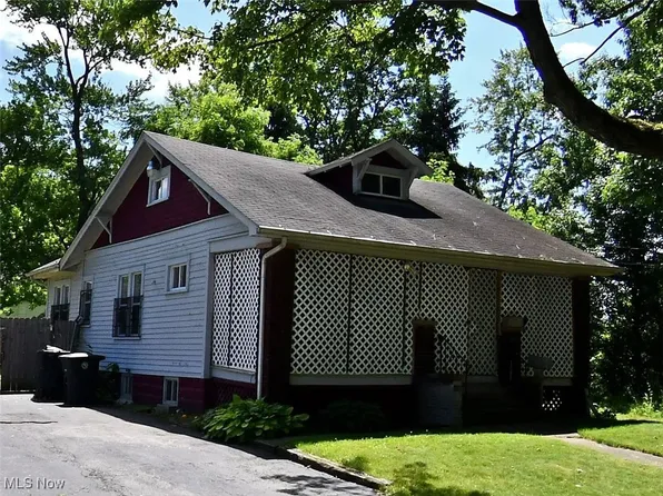 1665 Oak Knoll Ave SE, Warren, OH 44484