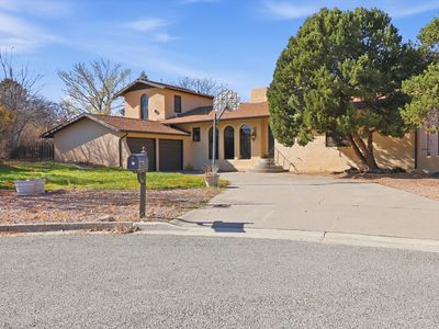 711 Kris Ct, White Rock, NM, 87547