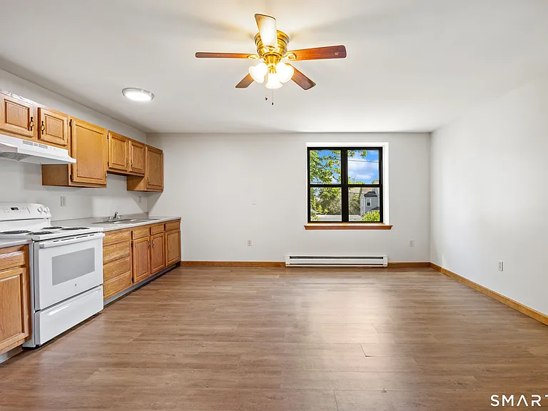 180 N Cherry St #15 — Photo 1