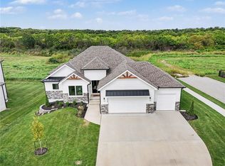 3116 SW Summit View Trl, Lees Summit, MO 64082