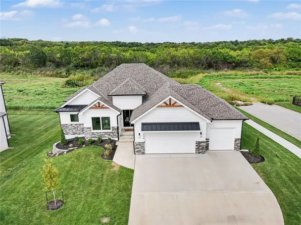 3116 SW Summit View Trl, Lees Summit, MO 64082