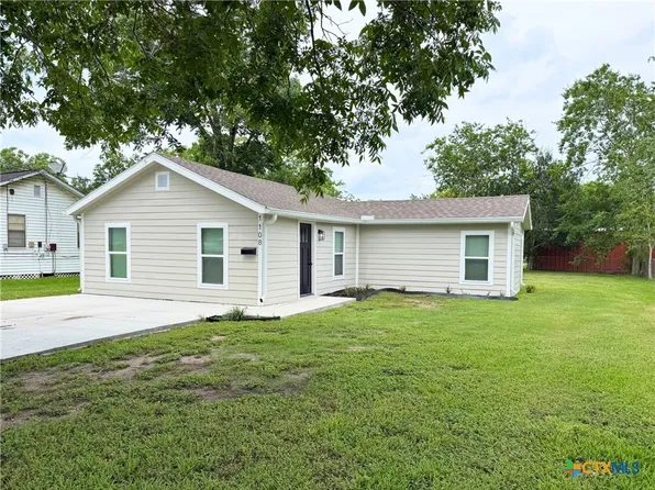 1108 Harvey Ln, Victoria, TX 77901