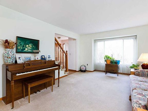 5th image of 252 Dorchester Ct