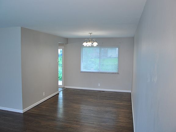 3rd image of 2565 Guildford Dr