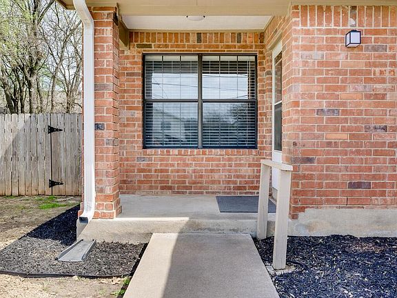 2nd image of 208 Tamara Dr APT A