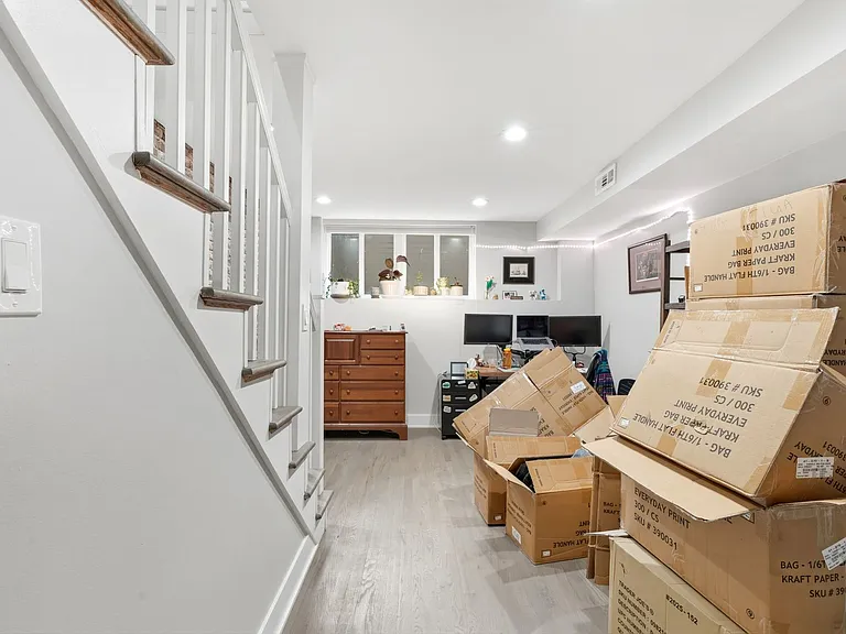 1421 N Dearborn St — Photo 101