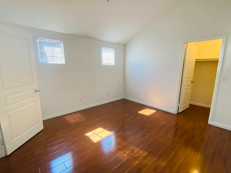 305 W Newby Ave #J — Photo 16