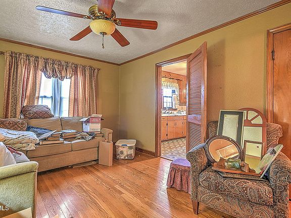 4th image of 2033 Patton St